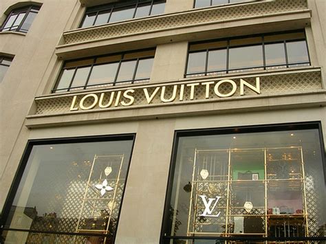 louis vuitton negozi|Louis Vuitton italy website.